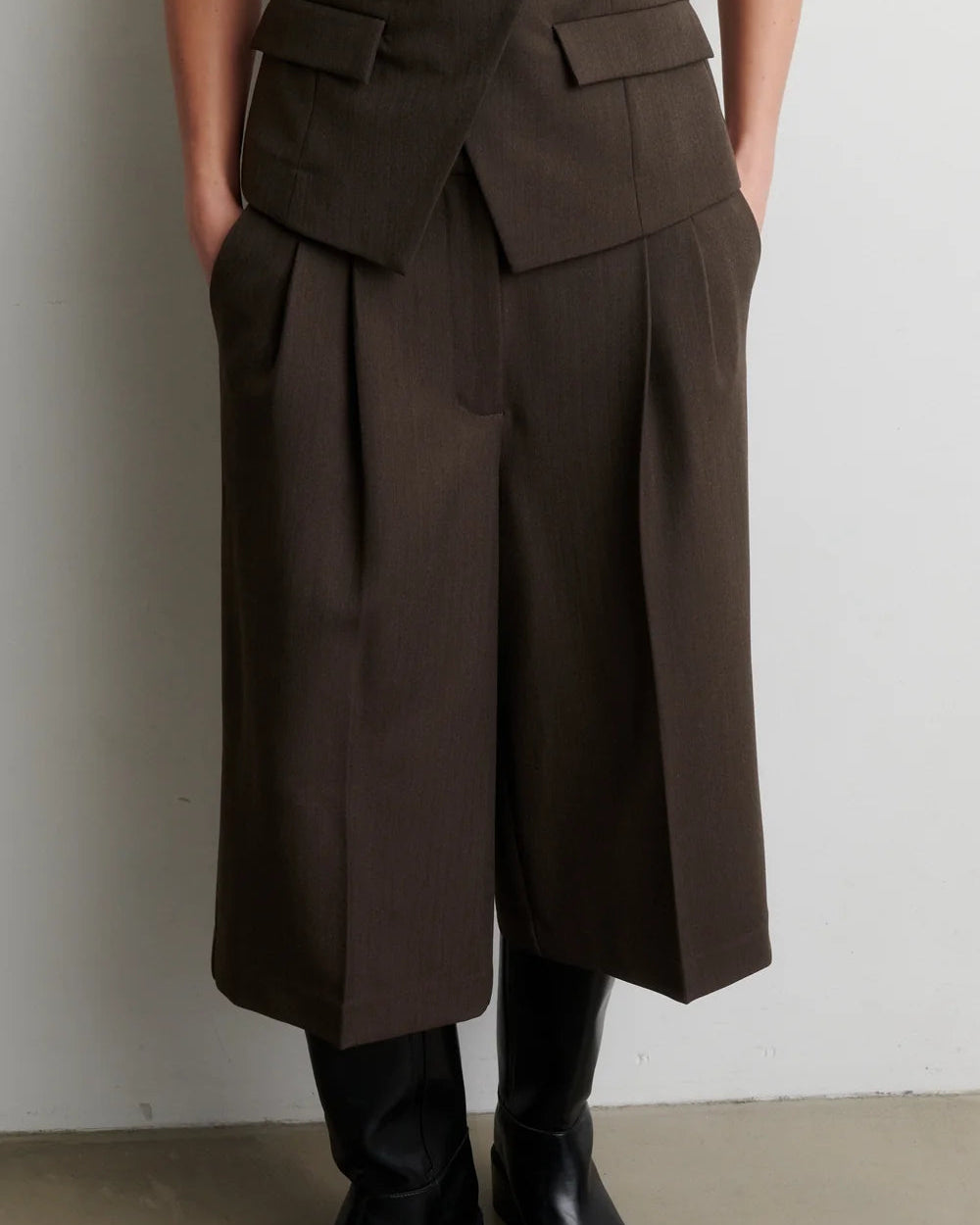 Second Female Riese Shorts