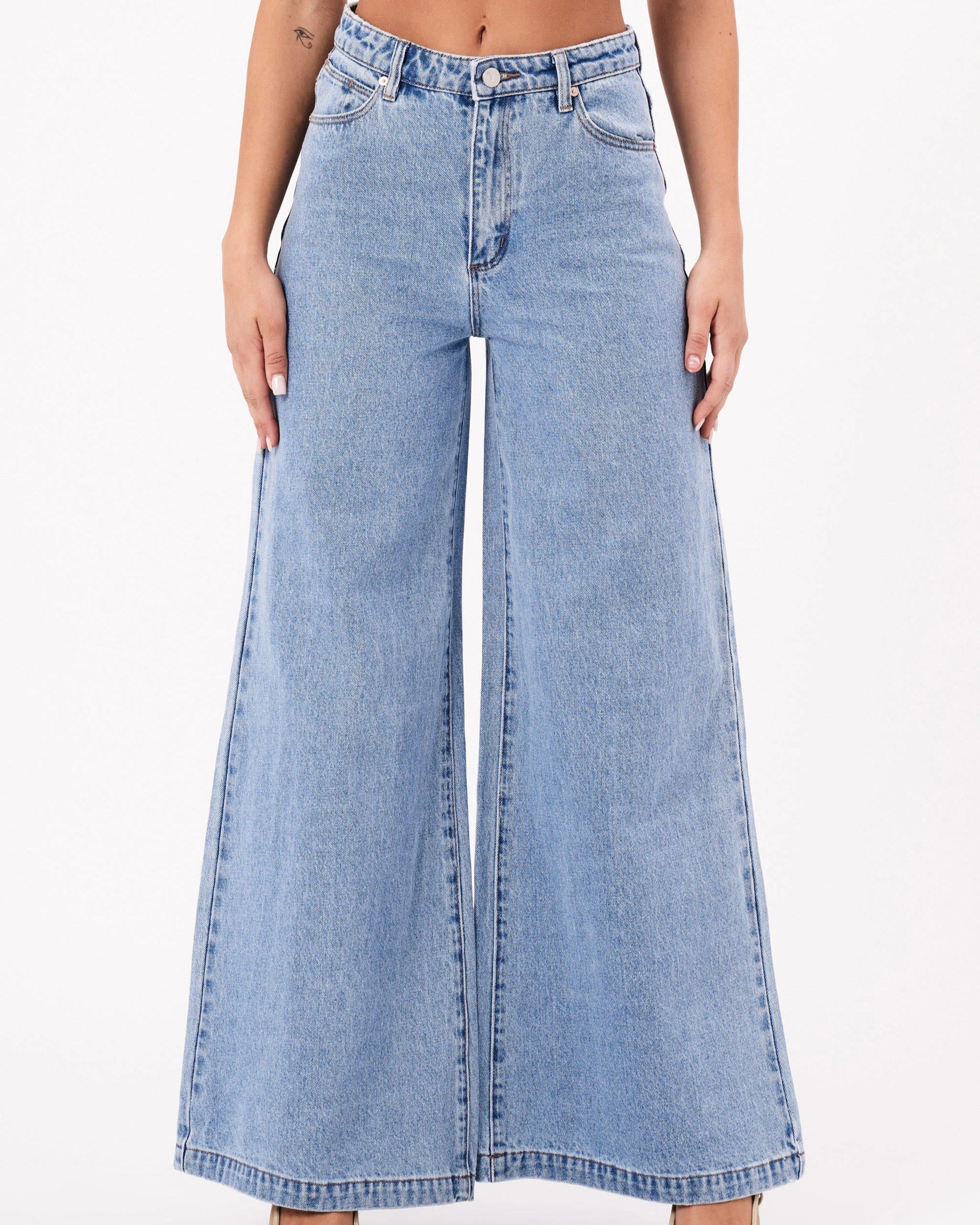 A brand High & Super Wide Jeans Jeans
