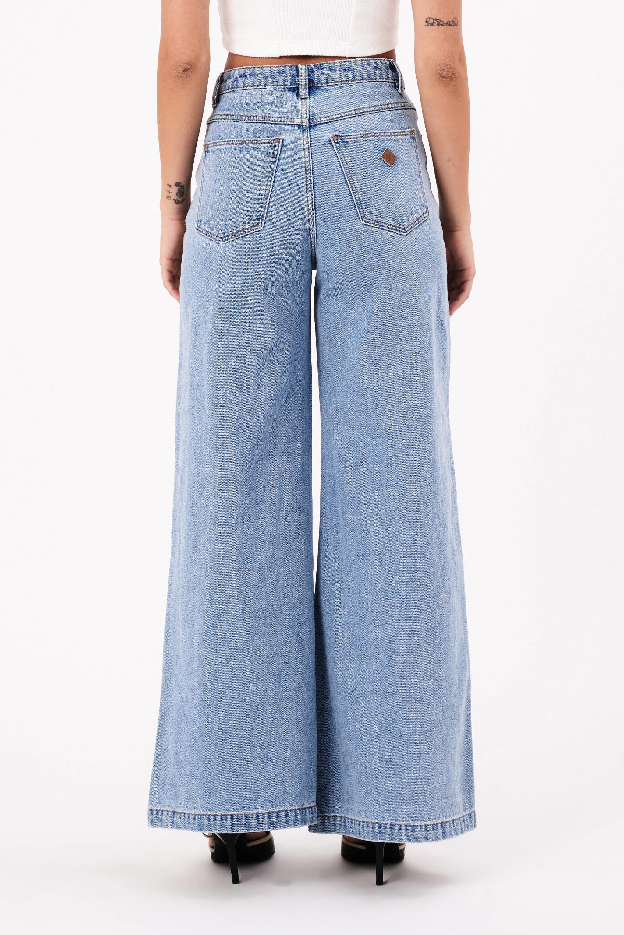 A brand High & Super Wide Jeans Jeans