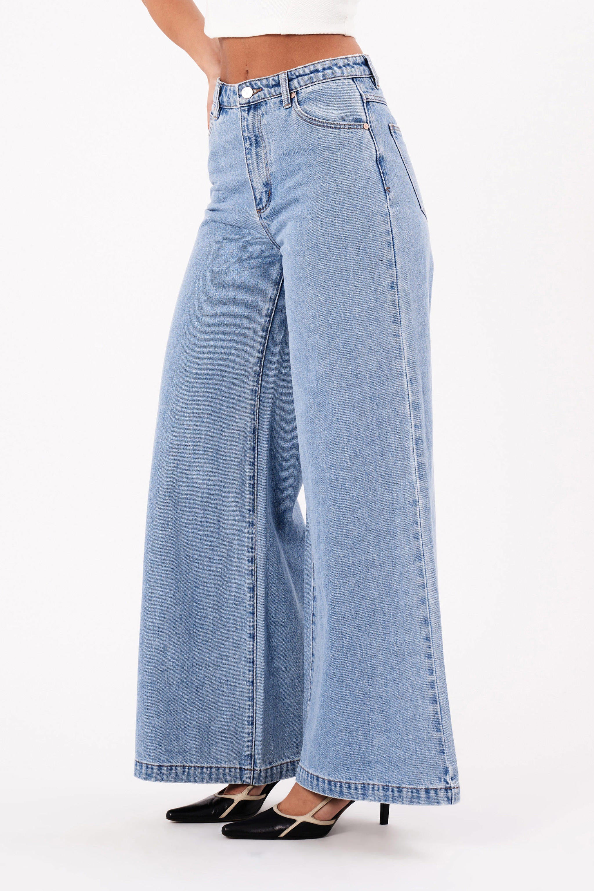A brand High & Super Wide Jeans Jeans