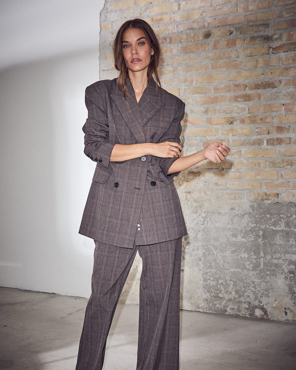 Haute L'amitié Waist Fit Check Blazer