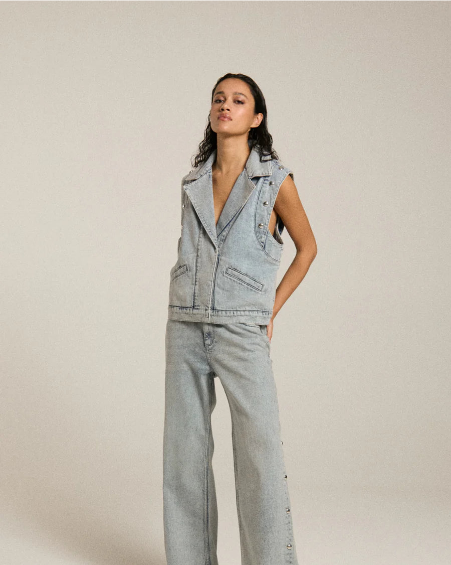 Homage to Denim Denim Gilet met Big Studs Blazers & Jasjes