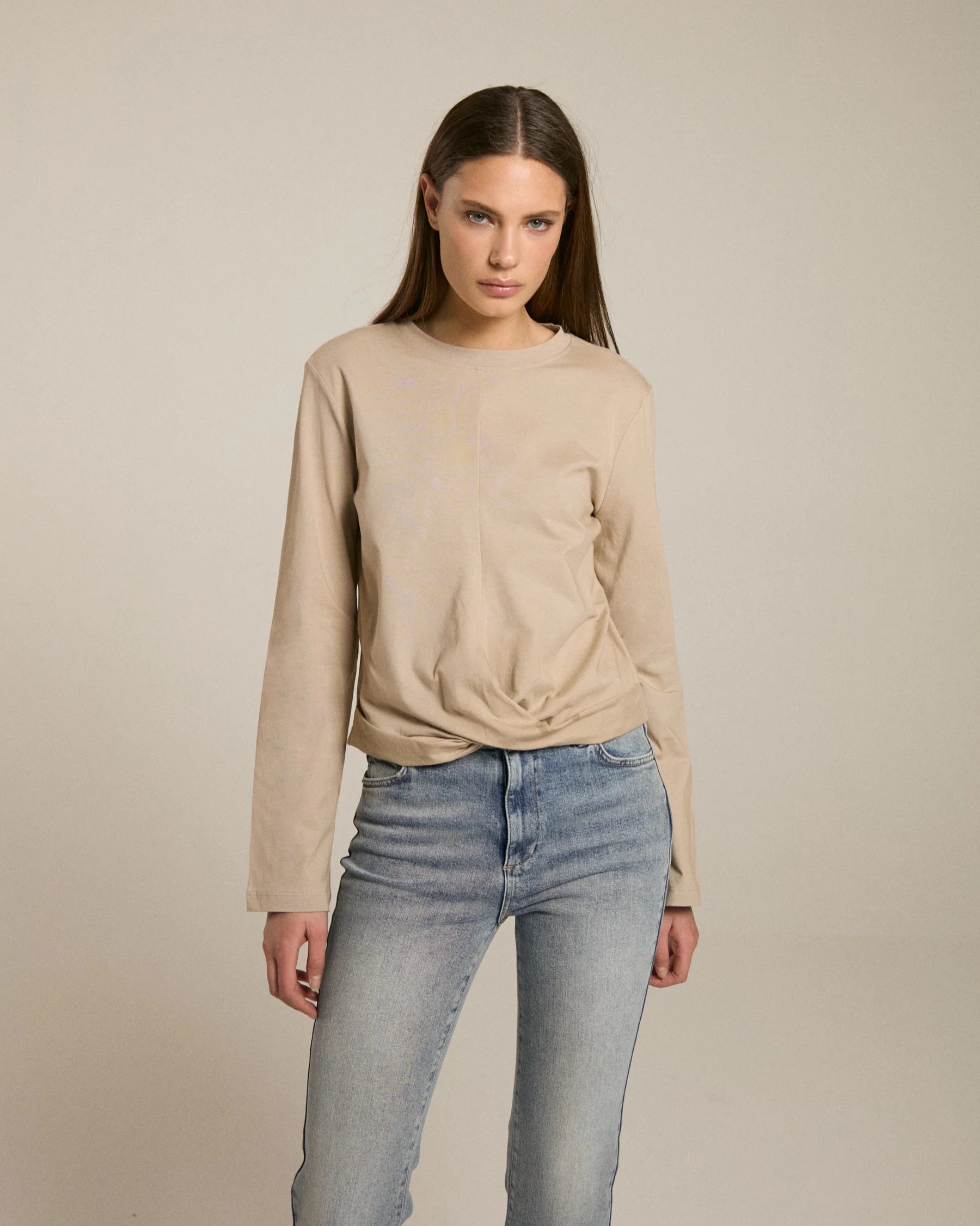 Homage to Denim Long Sleeve Tee met Knoopdetail T-shirts