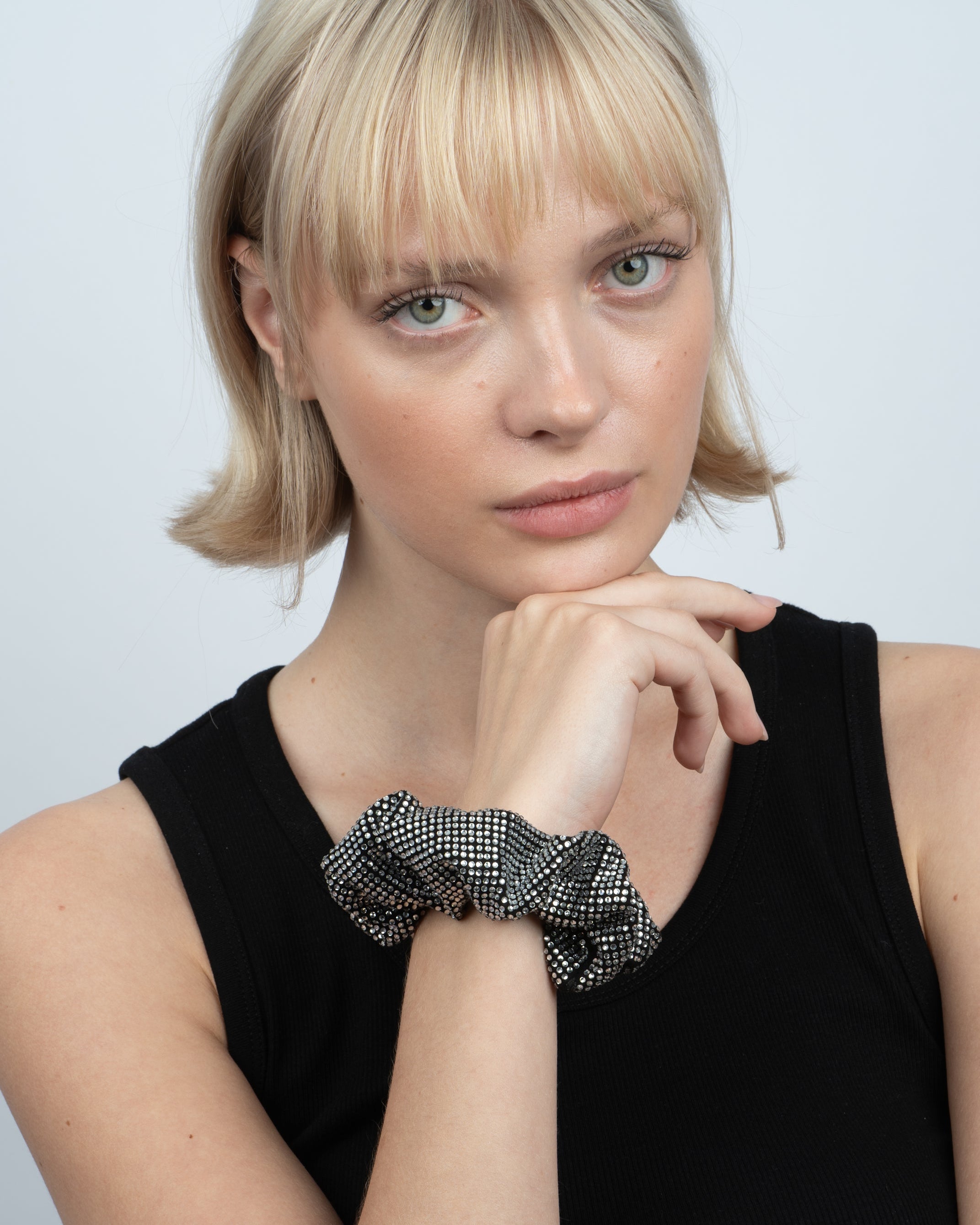 SUI AVA Kelly Crystal Scrunchie Accessoires