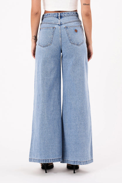 A brand High & Super Wide Jeans Jeans