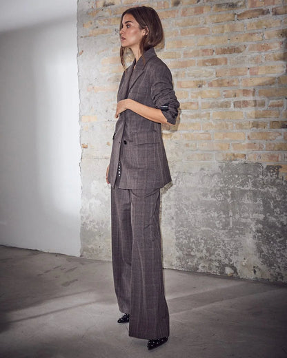 Haute L'amitié Waist Fit Check Blazer