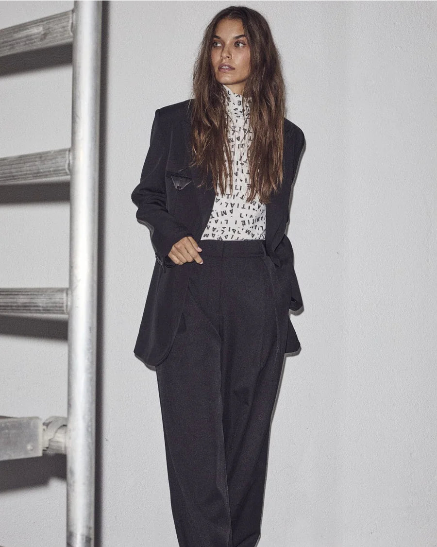 Haute L'amitié Premiere Single Blazer