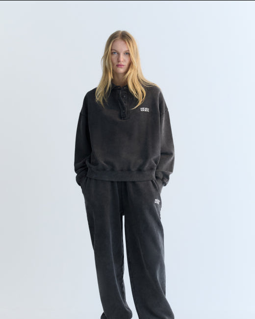 The New Society Valeria Polo Truien & Vesten